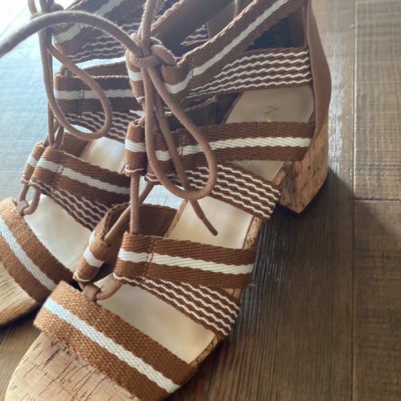 🛑NWOB Nine West tan cork block heel with lace up - Picture 8 of 9
